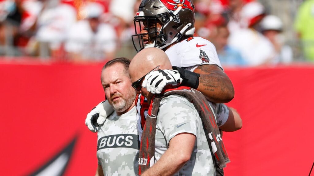 Bucs lose left tackle Tristan Wirfs to knee injury