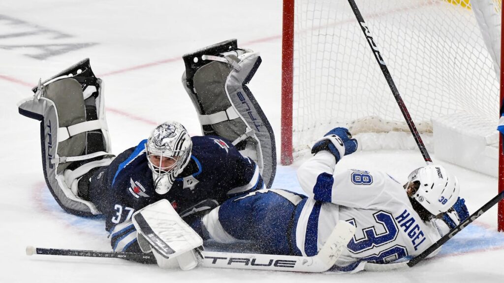 Lightning’s mistakes glaring in loss to Jets in Winnipeg