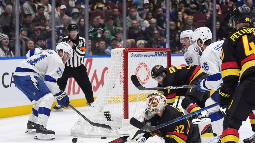 Brayden Point’s 4-point night leads Lightning over Canucks