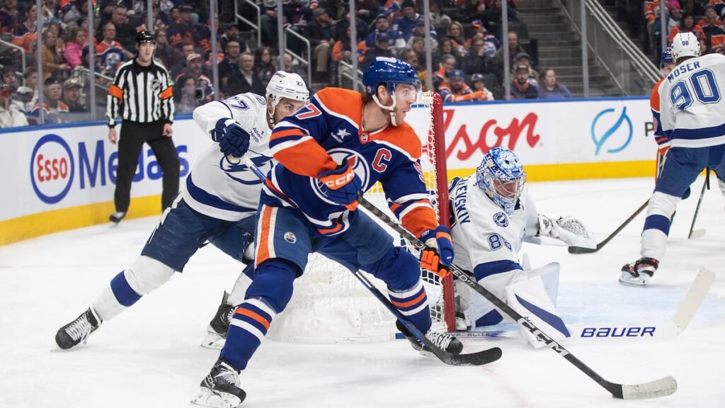 Lightning have 2-game win streak snapped with loss to Oilers