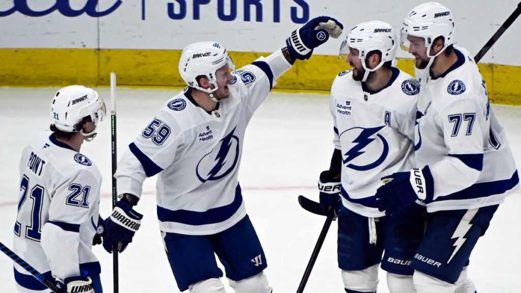 Last-minute heroics lift Lightning over Blackhawks, help end road woes