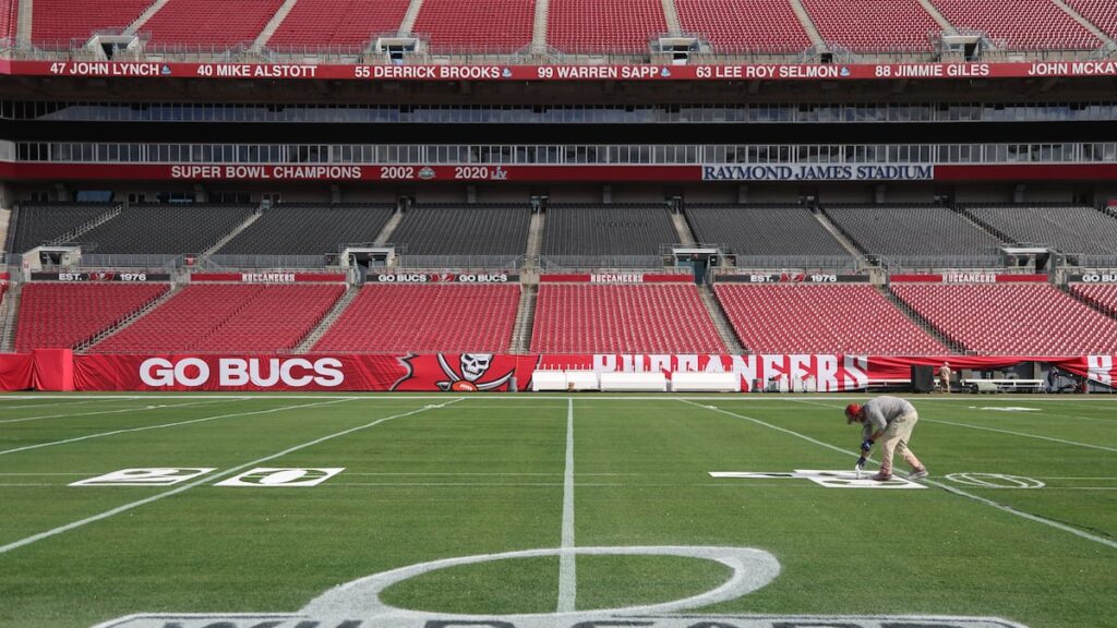 Raymond James Stadium prepares for Bucs playoff game