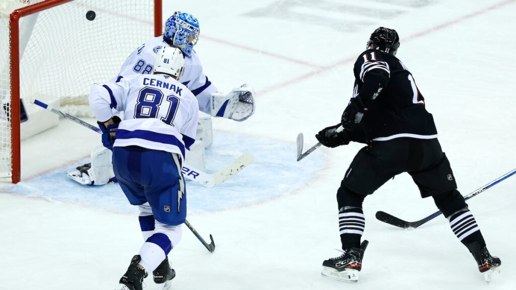 Stefan Noesen’s overtime goal lifts Devils past Lightning