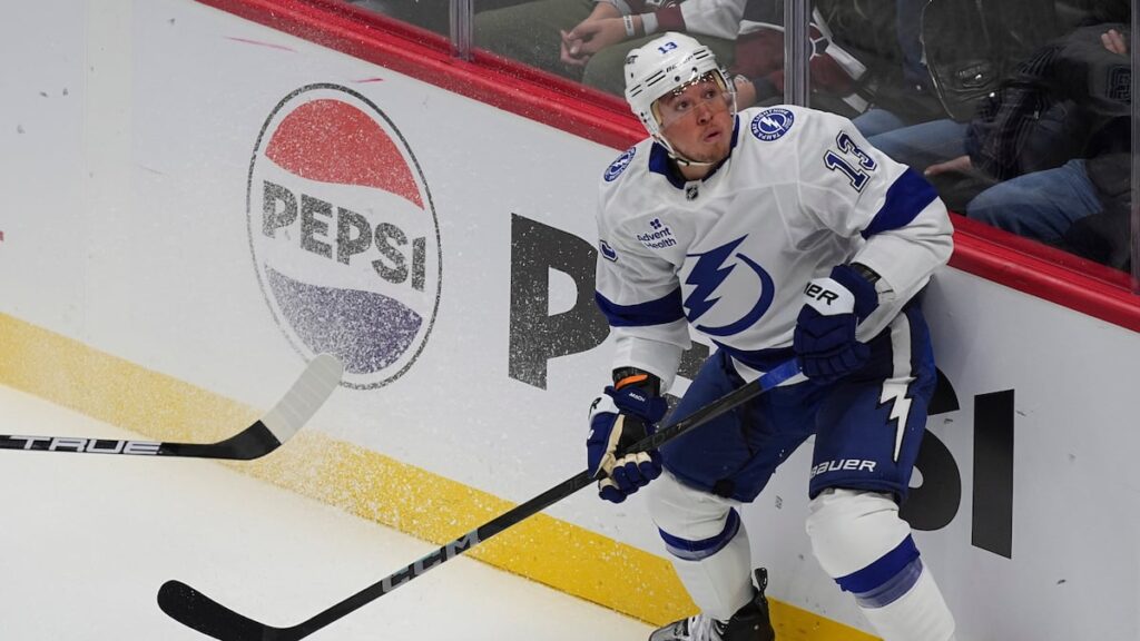 Lightning pick up a point against Flyers but drop 3rd straight game